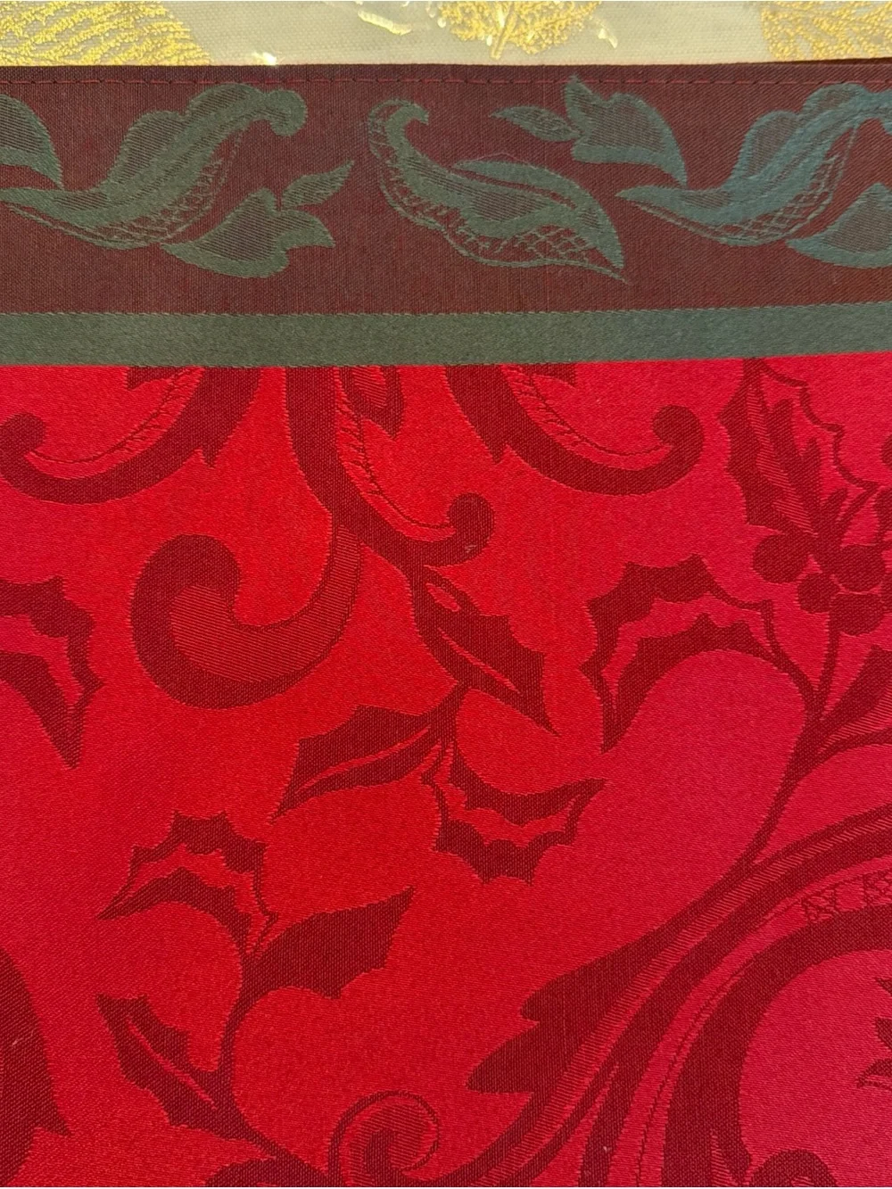 Christmas Holly & Berry set of 6 cloth placemats 19x13 in New